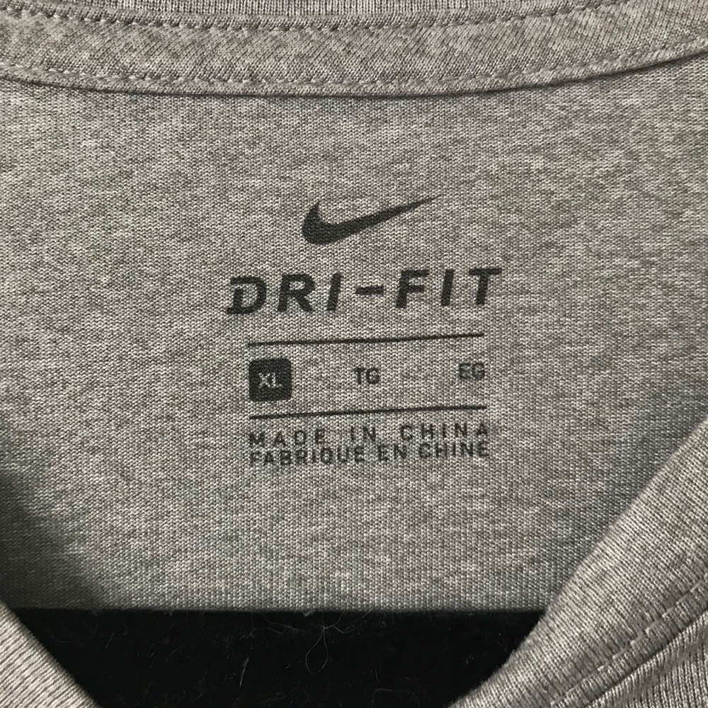 Light gray Nike dryfit shirt - Picture 3 of 3